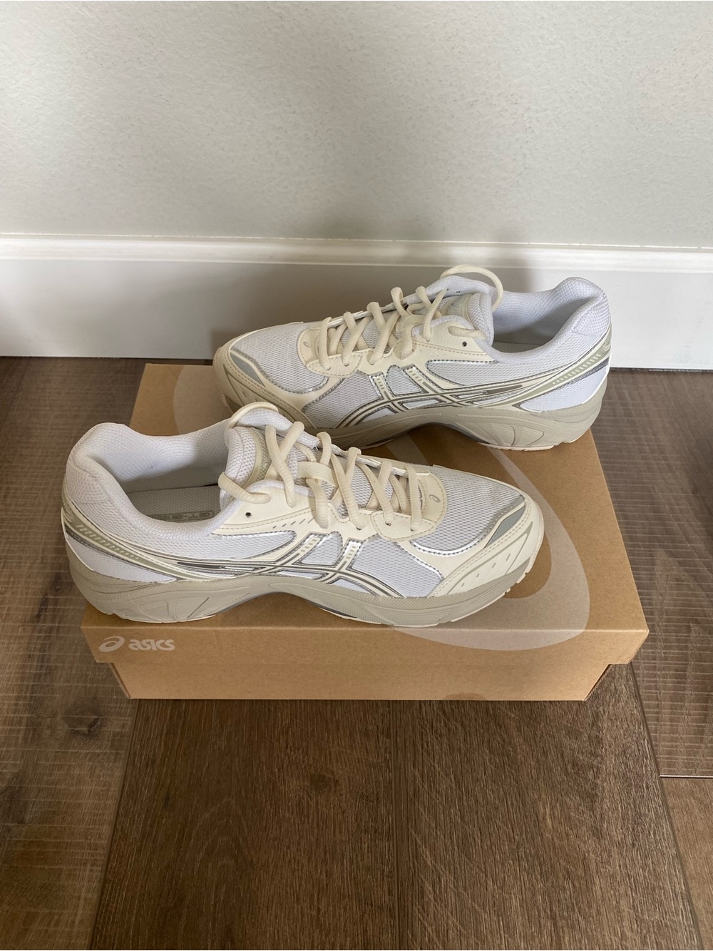 Asics GT-2160 White and Cream Women's 8.5 Men’s 7 Athletic Sneakers - Picture 4 of 6